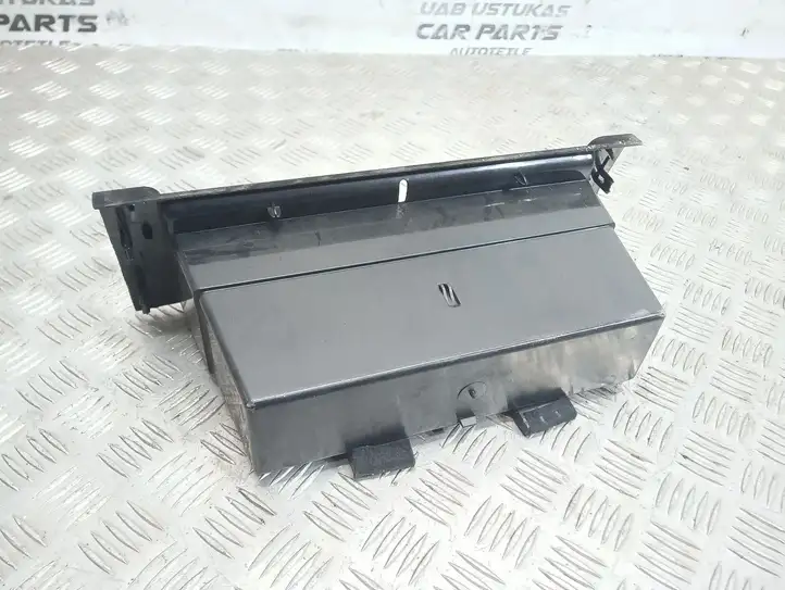 Land Rover Discovery 3 - LR3 (2004 - 2009) FFK500012XXX Вещевой ящик — фото 3