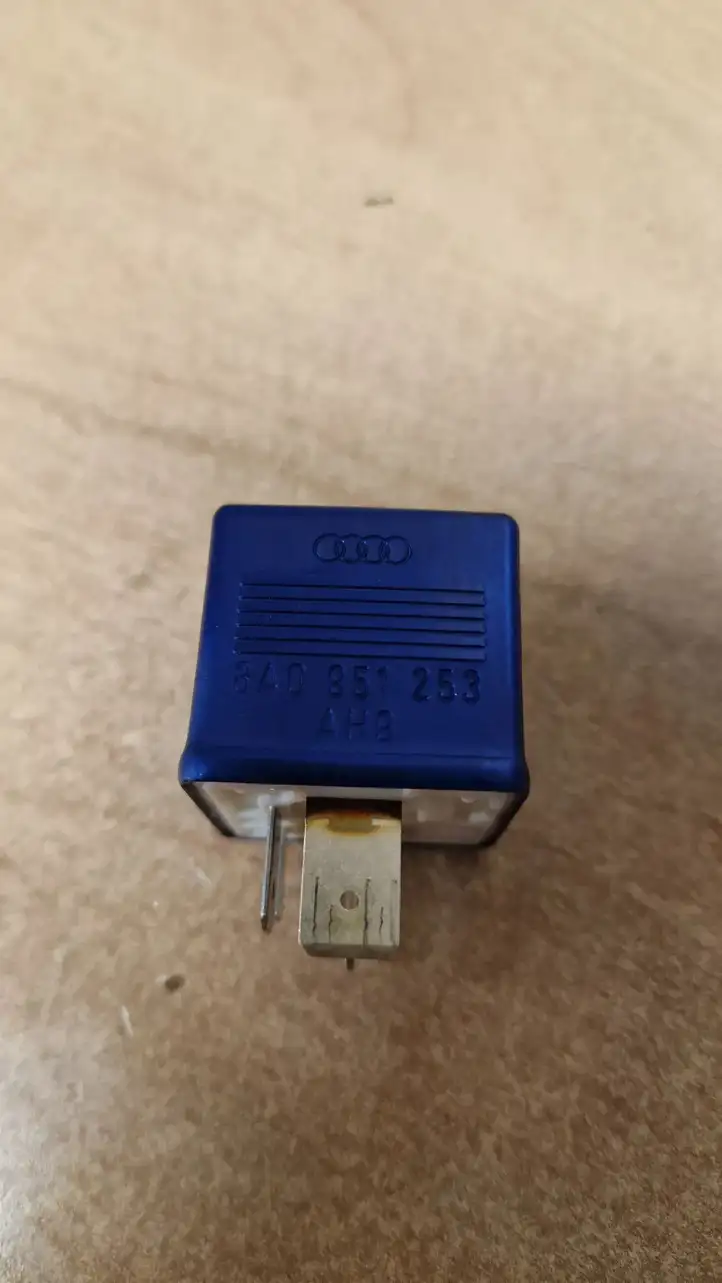 Audi A4 S4 B6 8E 8H (2000 - 2006) 8A0951253 Реле накала свечей — фото 2