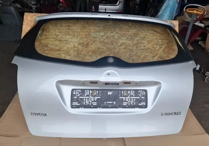 Toyota Verso (2009 - 2012) 1F7 Крышка багажника — фото 1