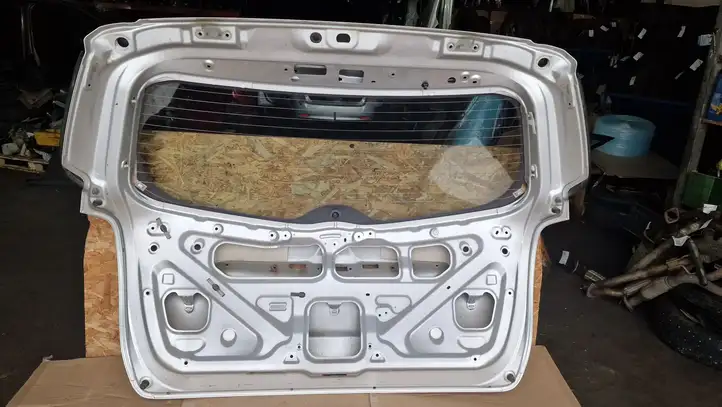 Toyota Verso (2009 - 2012) 1F7 Крышка багажника — фото 16