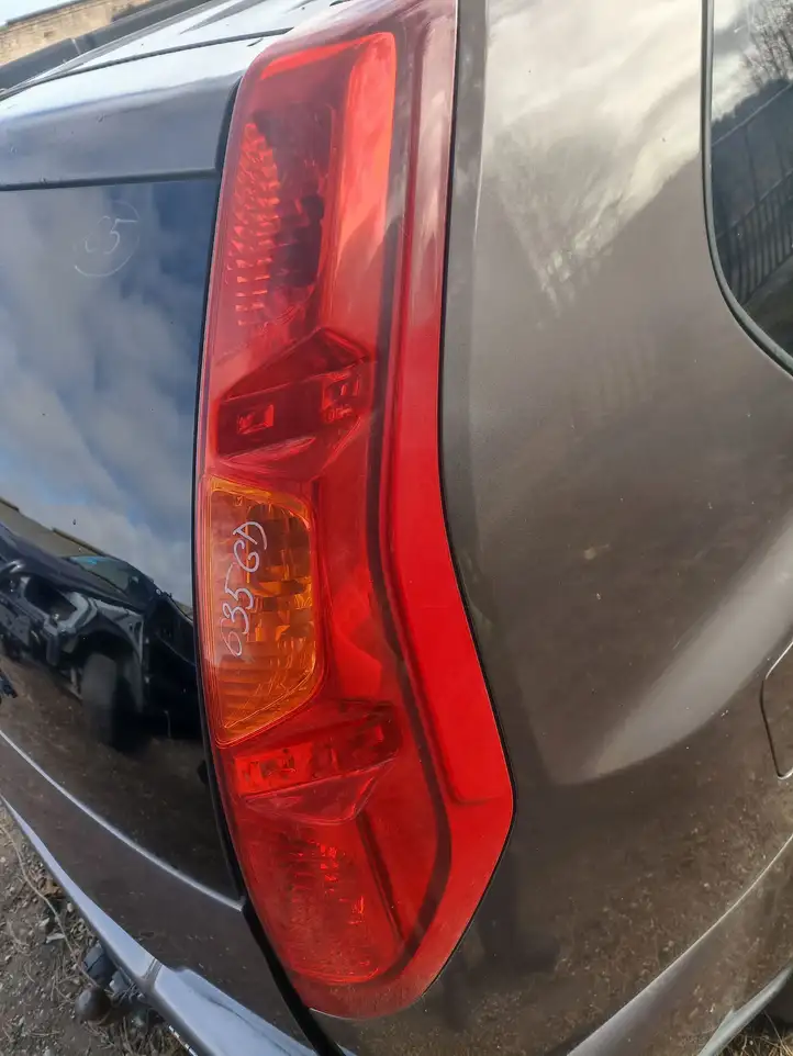 Nissan X-Trail T31 (2007 - 2014) Задний фонарь в кузове — фото 1