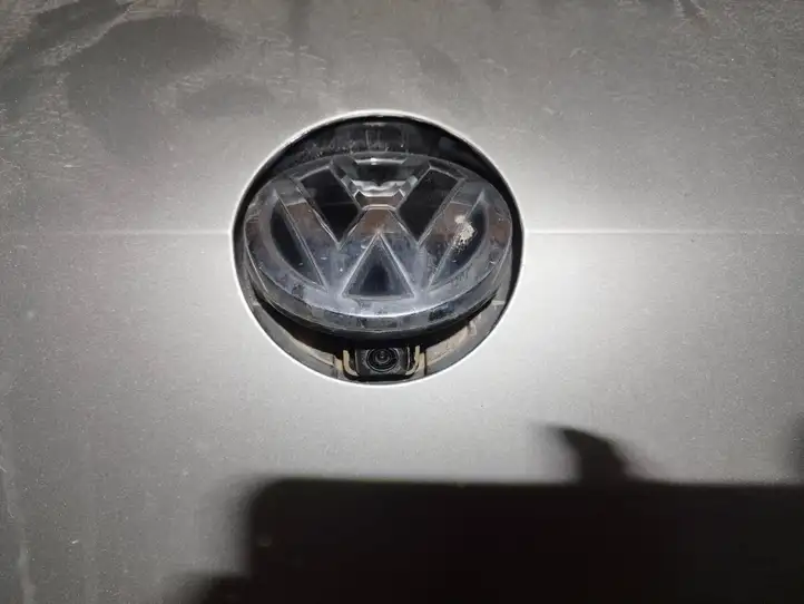 Volkswagen Golf VII (2013 - 2019) 5G0827469E Ручка багажника с камерой — фото 6
