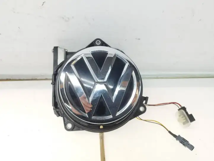 Volkswagen Golf VII (2013 - 2019) 5G0827469E Ручка багажника с камерой — фото 9