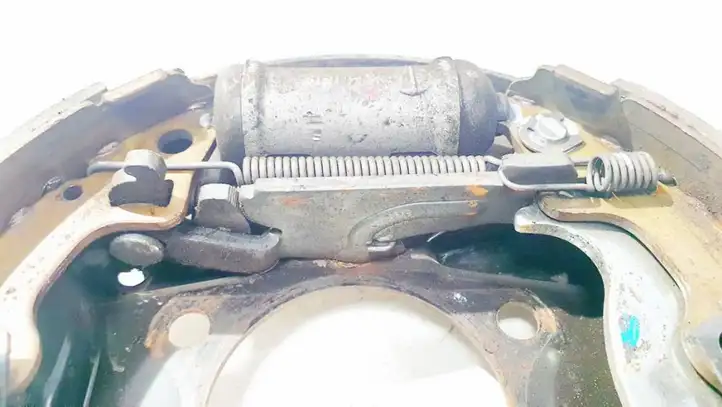 Kia Picanto (2004 - 2007) Колодки ручного тормоза — фото 2