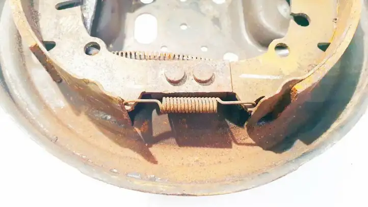 Ford Fiesta (2000 - 2005) Колодки ручного тормоза — фото 3