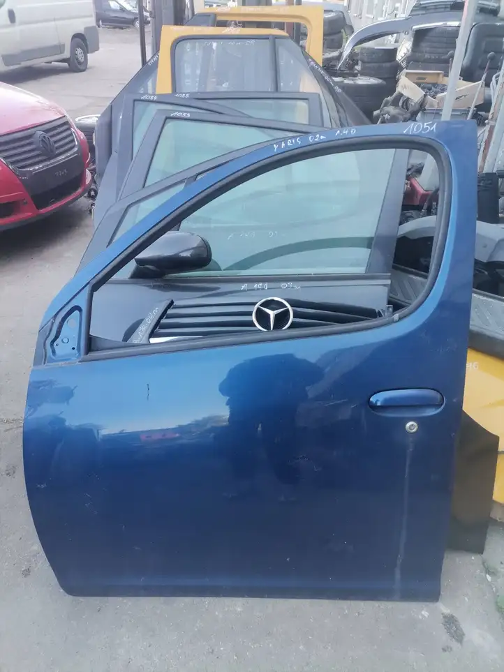 Toyota Yaris Verso (1999 - 2005) Дверь — фото 1