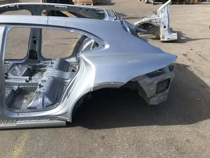 Porsche Taycan 9J1 (2019 - ) Задняя четверть — фото 1