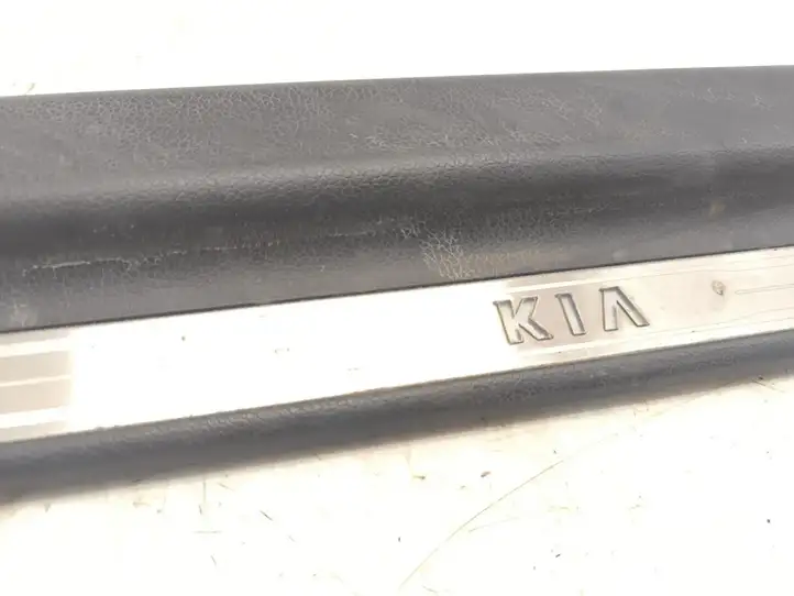 Kia Optima (2010 - 2013) 858714C100 Внутренняя отделка переднего порога — фото 4