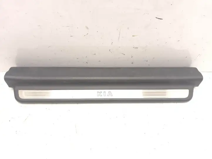 Kia Optima (2010 - 2013) 858814C100 Внутренняя отделка переднего порога — фото 1