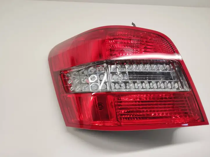 Mercedes-Benz GLK X204 (2008 - 2016) 2048202564 Задний фонарь в кузове — фото 1