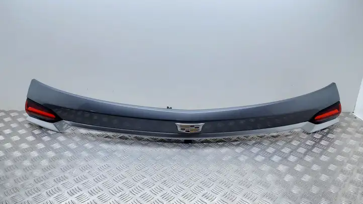Cadillac XT6 (2019 - ) Комплект обшивки крышки багажника — фото 1