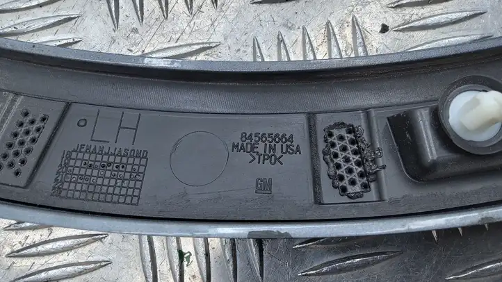 Cadillac XT6 (2019 - ) 84875021 Молдинг заднего крыла — фото 9