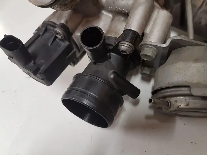 Volkswagen Golf V (2003 - 2009)  4937301001 Турбина