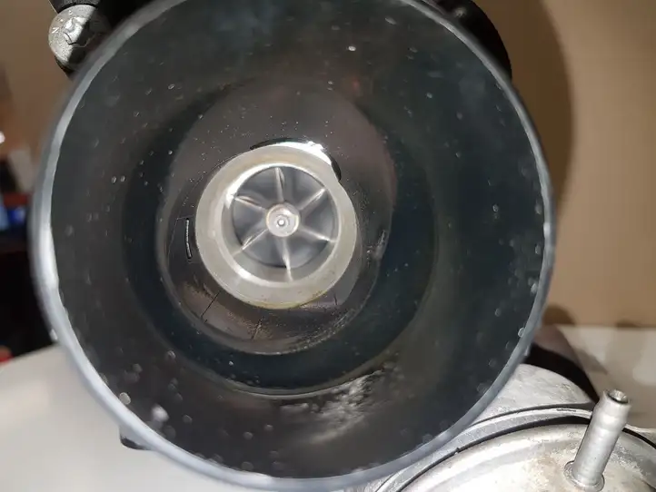 Volkswagen Golf V (2003 - 2009)  4937301001 Турбина