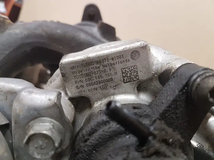 Volkswagen Golf V (2003 - 2009)  4937301001 Турбина