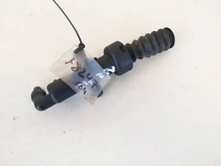 Peugeot 307 (2005 - 2008)   Главный цилиндр сцепления