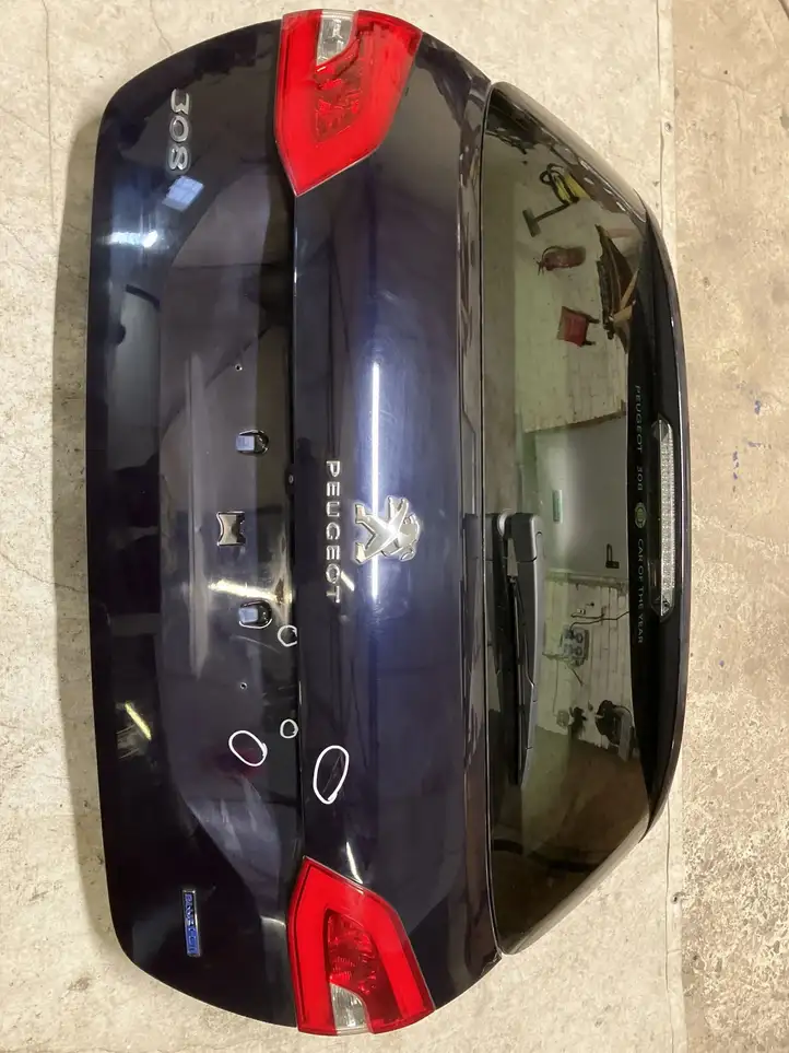 Peugeot 308 (2013 - 2021) 9808403880 Крышка багажника — фото 1