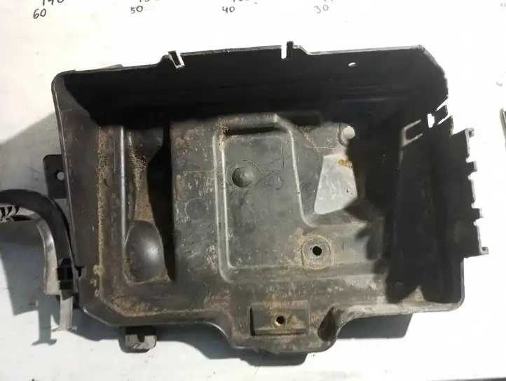 Opel Zafira B (2003 - 2006) 13234223 Крышка ящика аккумулятора — фото 1