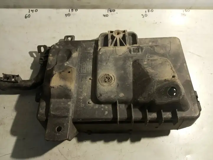 Opel Zafira B (2003 - 2006) 13234223 Крышка ящика аккумулятора — фото 2