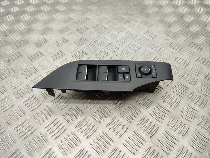 Toyota RAV 4 (XA50) (2018 - ) 8404042080 Кнопка стеклоподъемников — фото 1