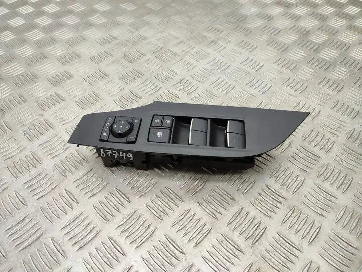 Toyota RAV 4 (XA50) (2018 - ) 8404042080 Кнопка стеклоподъемников — фото 3