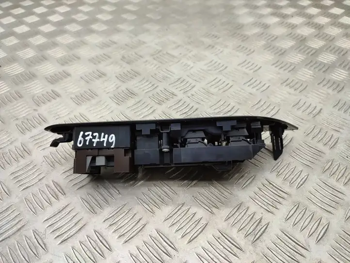 Toyota RAV 4 (XA50) (2018 - ) 8404042080 Кнопка стеклоподъемников — фото 8