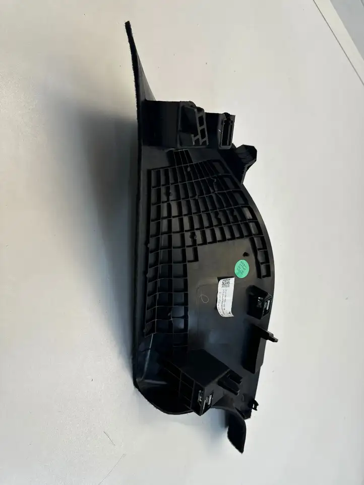 Tesla Model Y (2019 - 2024) 178142100B Обшивка стойки D нижняя — фото 2