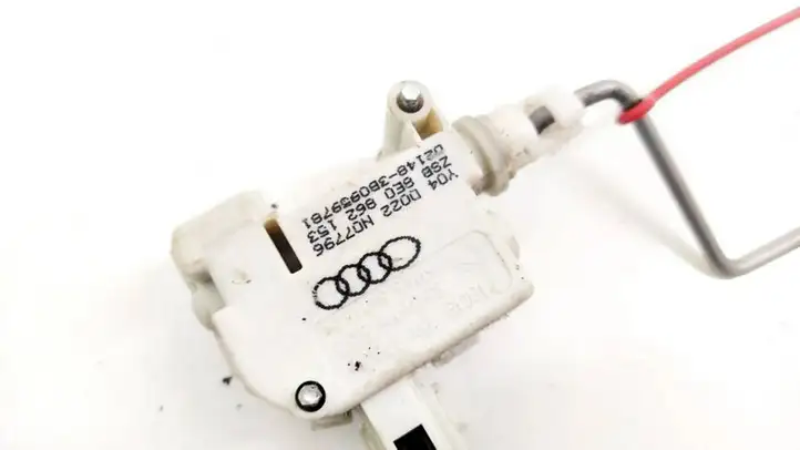 Audi A4 S4 B6 8E 8H (2000 - 2006) 8E0862153 Мотор центрального замка — фото 3
