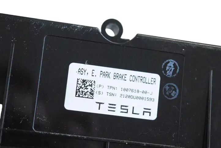 Tesla Model X (2015 - 2021) 100761800J Блок управления стояночным тормозом (EPB) — фото 5