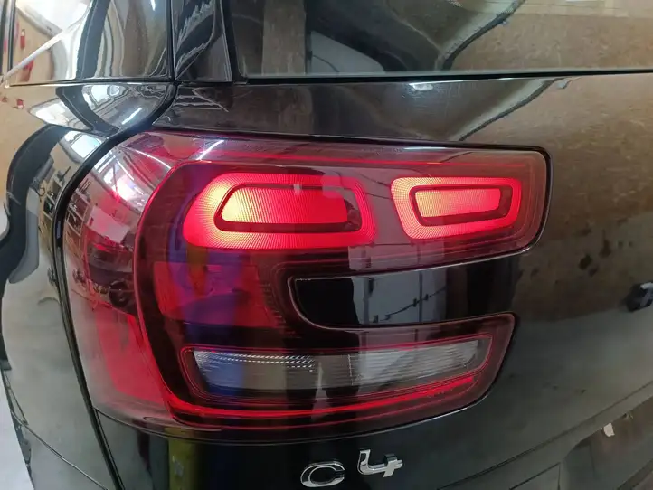 Citroen C4 Grand Picasso (2013 - 2016) 9814429680 Задний фонарь в крышке багажника — фото 1