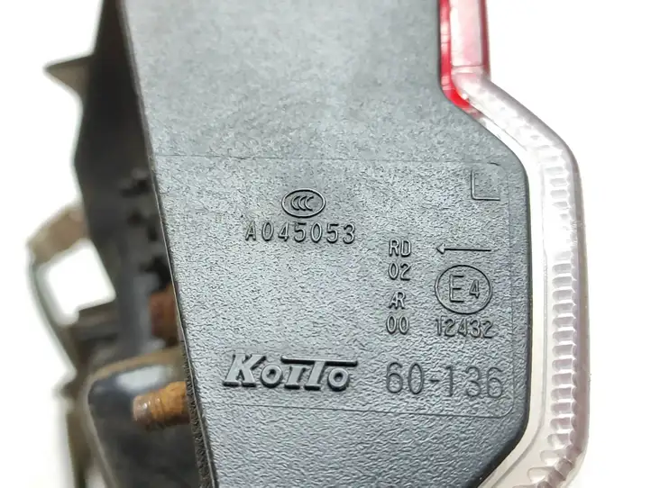 Toyota Land Cruiser (J200) (2008 - ) A045053 Задний фонарь в крышке багажника — фото 4