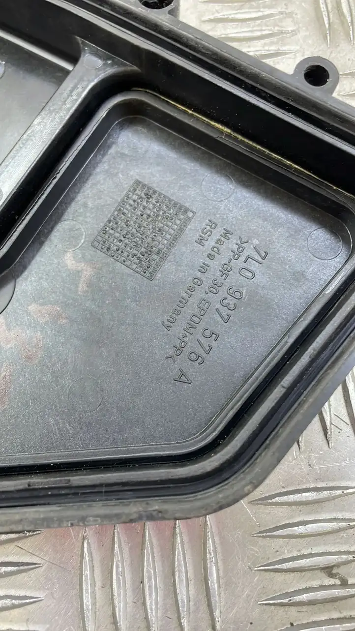 Porsche Cayenne (92A) (2011 - 2017) 7L0937576B Крышка ящика предохранителей — фото 2