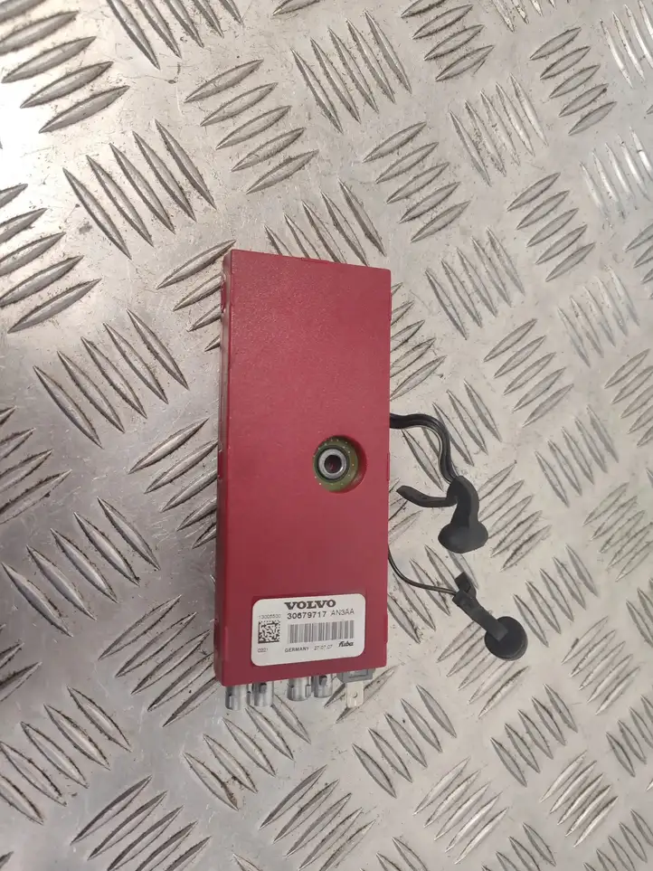 Volvo XC70 (2007 - 2013) 30679717 Усилитель антенны — фото 5