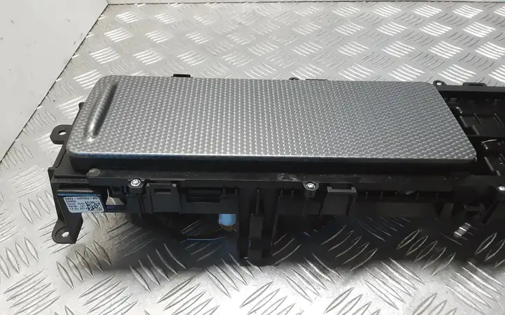 Land Rover Range Rover Sport L494 (2013 - 2017) DK62045H62BD Передний подстаканник — фото 2