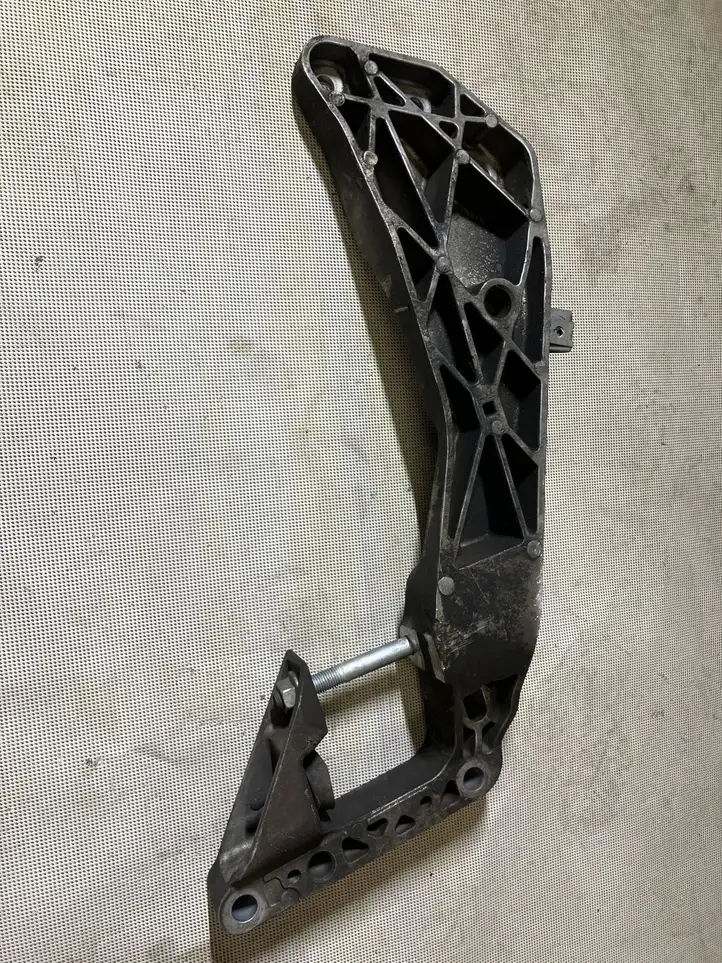 BMW 3 F30 F35 F31 (2012 - 2018) 6769281 Кронштейн переднего редуктора — фото 1