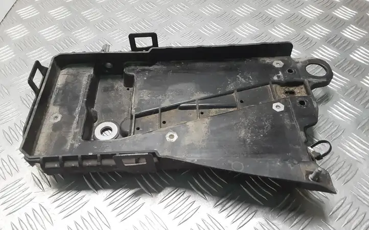 Volvo XC40 (2017 - ) 32219129 Площадка аккумулятора — фото 1