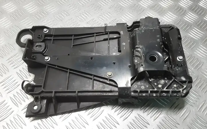 Volvo XC40 (2017 - ) 32219129 Площадка аккумулятора — фото 4