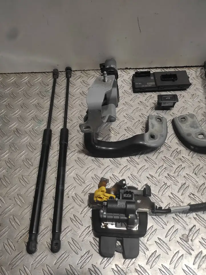 Audi A4 S4 B9 (2015 - 2019) 4M0959107 Гидравлика крышки багажника — фото 2