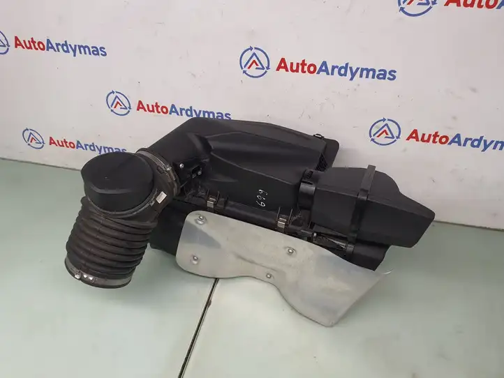 BMW 3 G20 G21 (2019 - ) 8635100 Корпус воздушного фильтра — фото 1