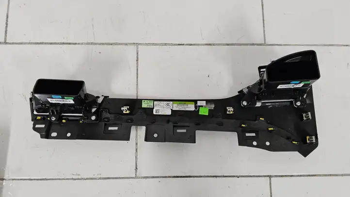 Tesla Model X (2015 - 2021) 104277411C Декоративная планка — фото 4