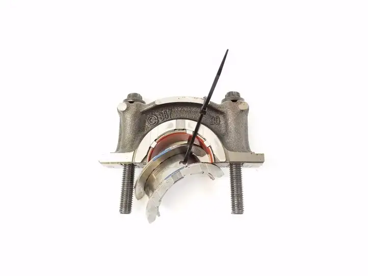 Mini Cooper Countryman F60 (2020 - 2023) 8658144 Крышка коленчатого вала — фото 1