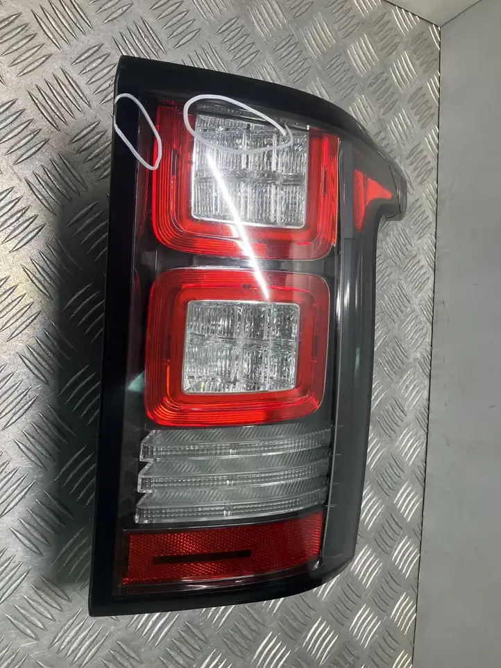 Land Rover Range Rover L405 (2012 - 2017) L90006904 Задний фонарь в кузове — фото 4
