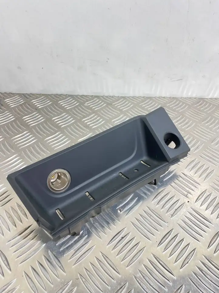 Audi A4 S4 B9 (2015 - 2019) 8W2864131 Накладка прикуривателя — фото 1