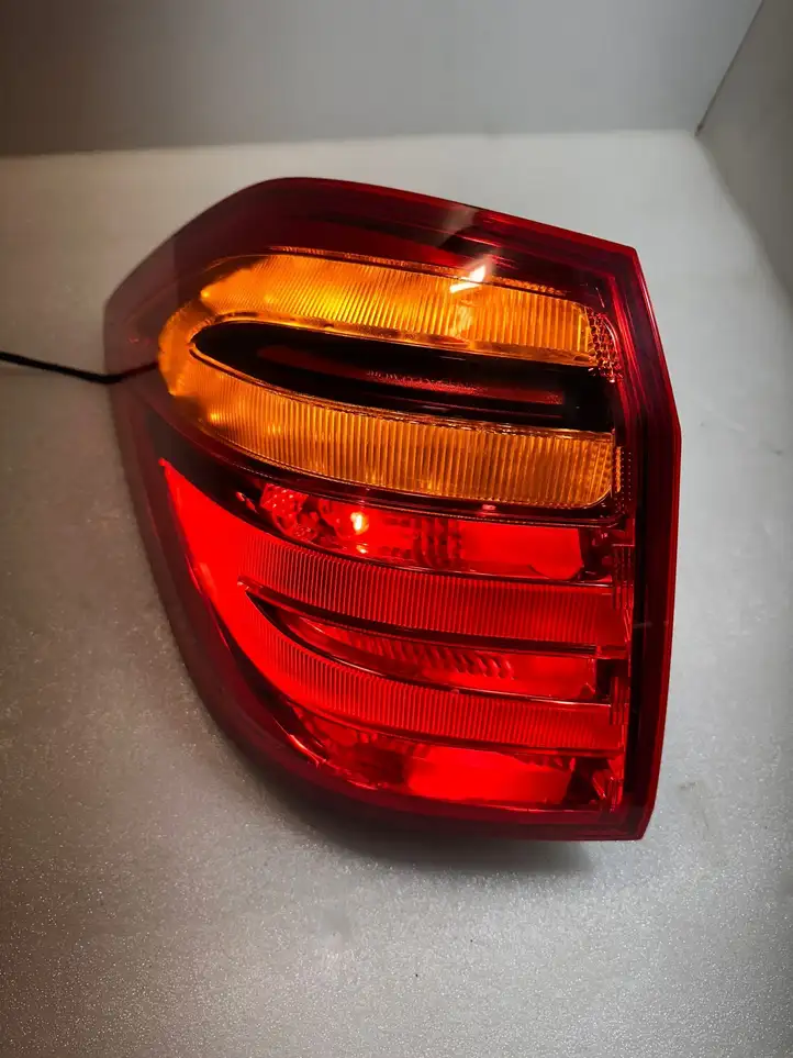 Mercedes-Benz GL X166 (2013 - 2019) A1669067301 Задний фонарь в кузове — фото 1