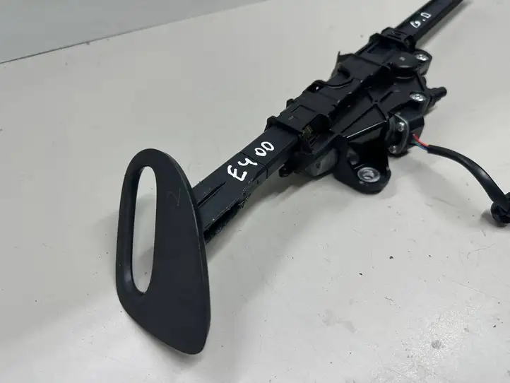 Mercedes-Benz E W238 (2017 - ) A2058600282 Электродвигатель регулировки ремня безопасности — фото 2