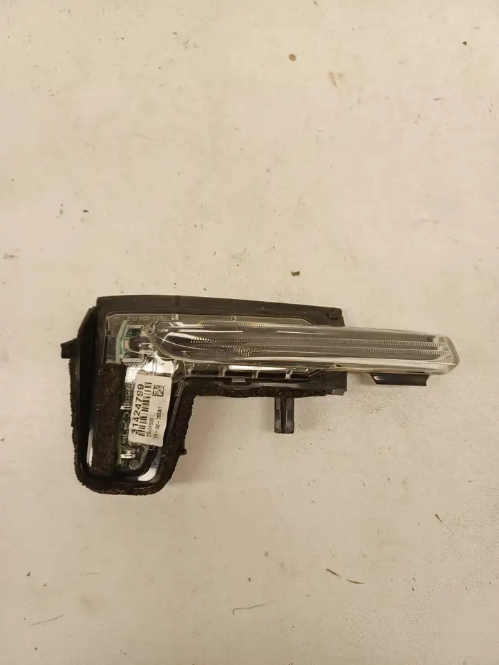 Volvo XC60 (2017 - ) 31424799 Поворотный фонарь в зеркале — фото 1