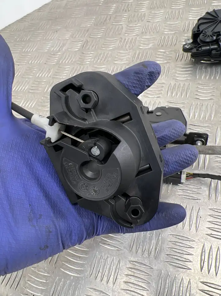 BMW 7 F01 (2008 - 2016) 51247269543 Замок крышки багажника — фото 2