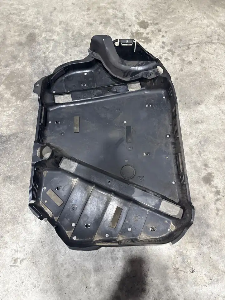 Toyota RAV 4 (XA50) (2018 - ) 7760642050 Защита топливного бака — фото 2