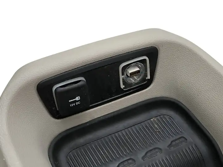 Chrysler Pacifica (2016 - ) 5RJ90TRMAA Ящик центральной консоли — фото 9
