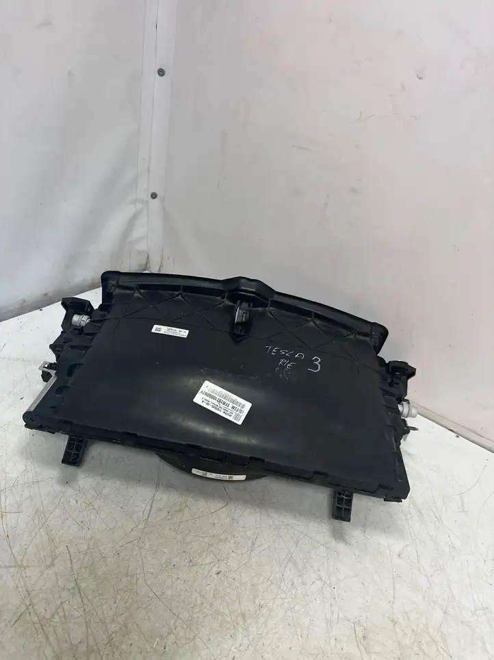 Tesla Model 3 (2017 - 2023) 107673200H Дефлектор воздуха — фото 1